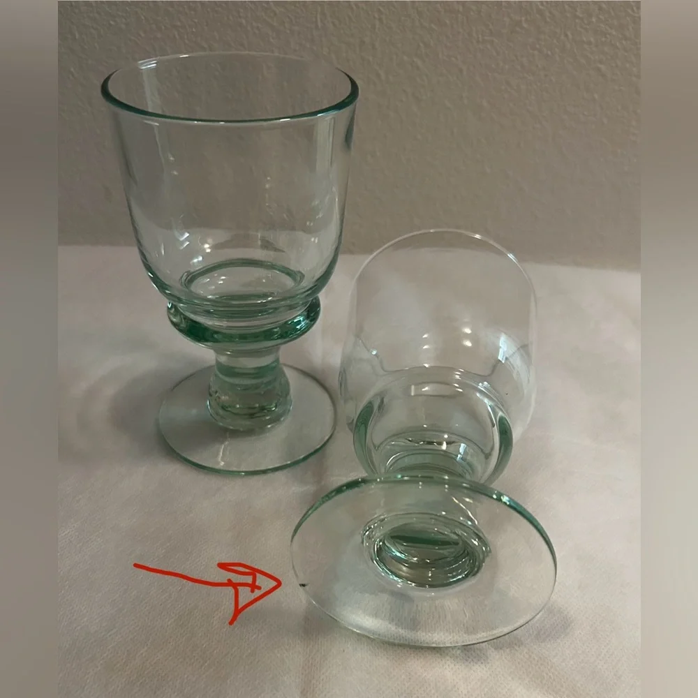 2 Williams Sonoma VERT Green Wine Glass. Wafer Stem.